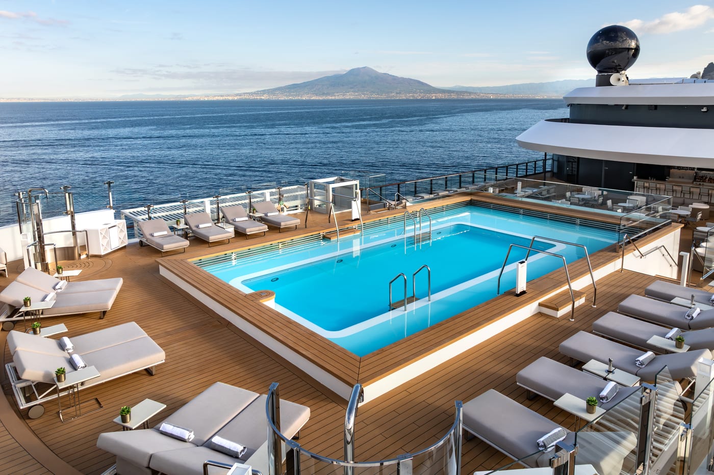 Luminara 的 THE POOL